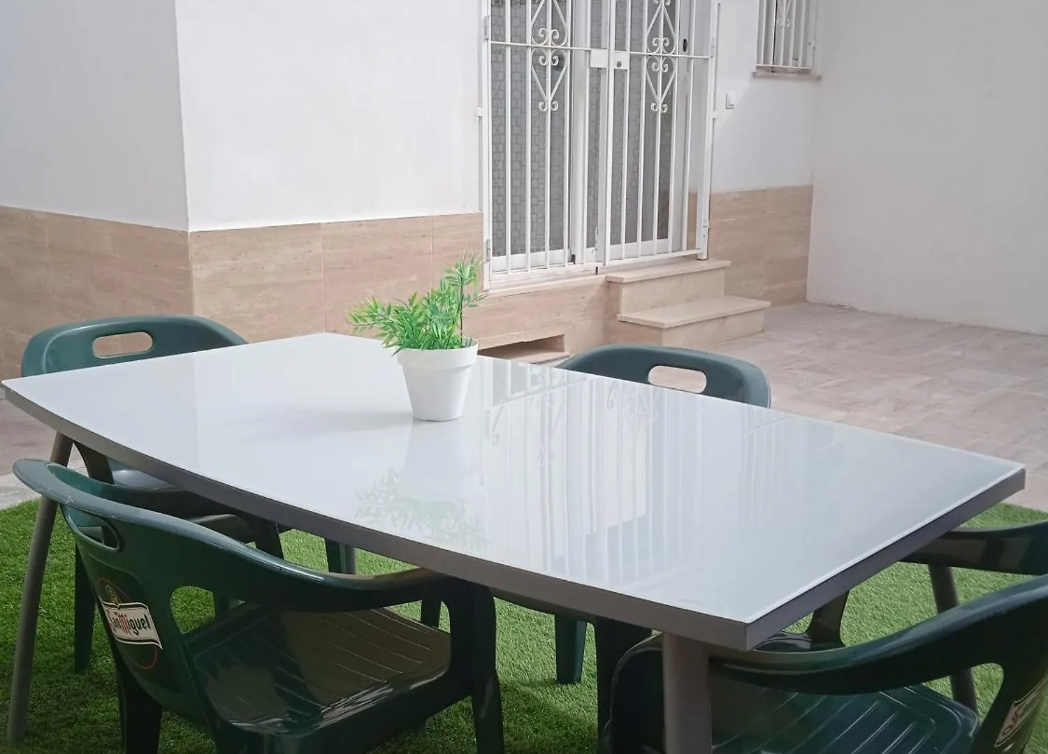 Casa En Jerez Con Patio Cerca De La Playa Y De La Sierra contacts